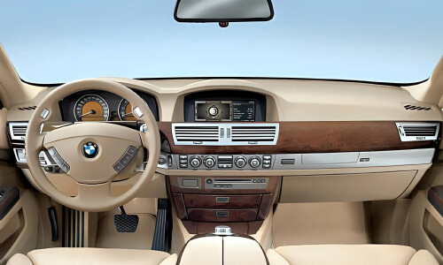 BMW 745 #12