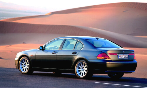 BMW 745i #7