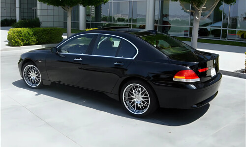 BMW 745i #8