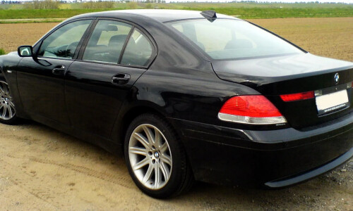 BMW 745i #9
