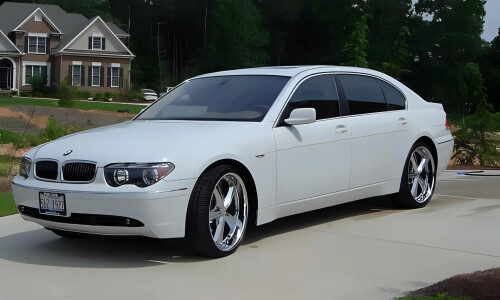 BMW 750 #9