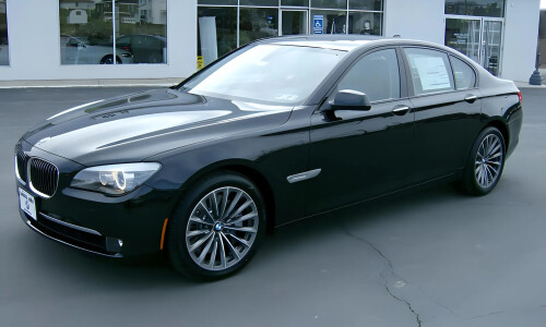 BMW 750 #16