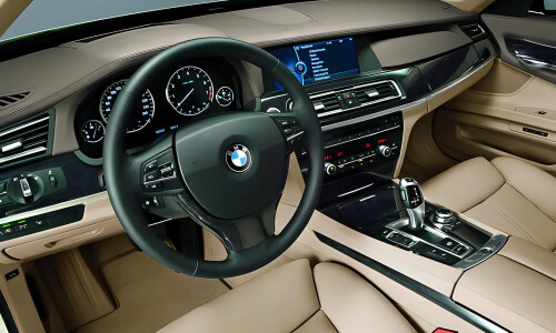 BMW 750i #1