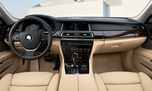 BMW 750i #6