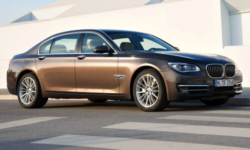 BMW 750i #10