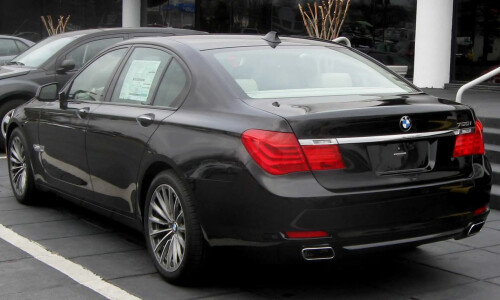 BMW 750i #12