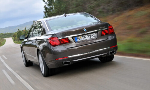 BMW 750i #13