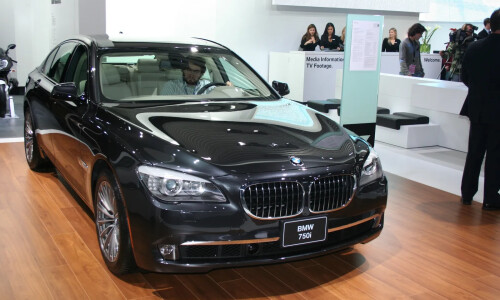 BMW 750i Hybrid #5