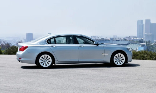 BMW 750i Hybrid #6