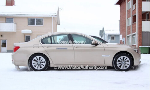 BMW 750i Hybrid #9