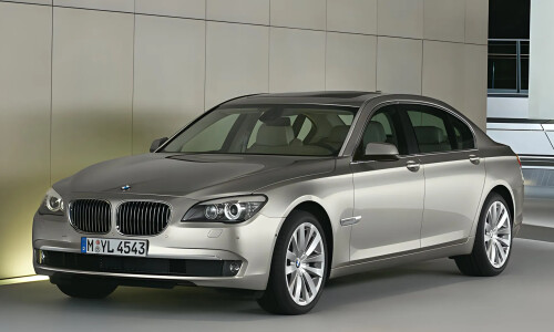 BMW 750i Hybrid #12