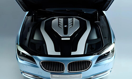 BMW 750i Hybrid #14