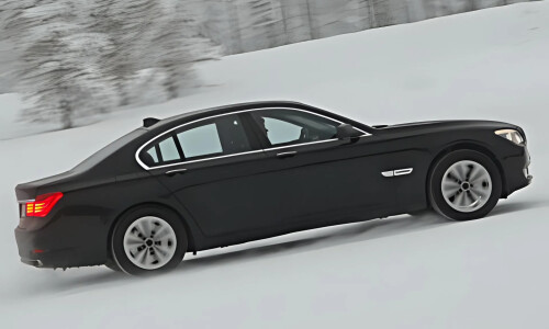 BMW 750i xDrive #8
