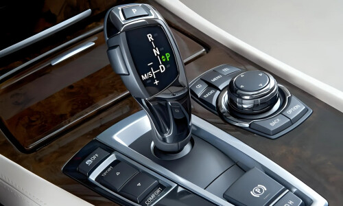 BMW 750i xDrive #9