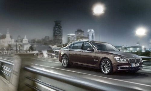 BMW 750i xDrive #10