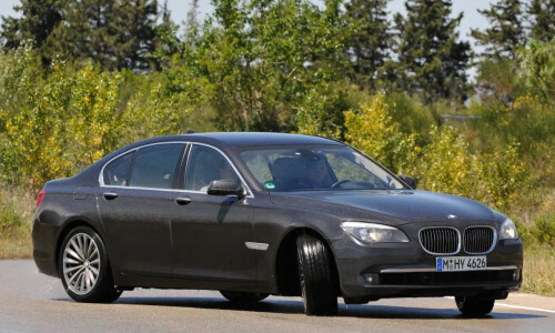 BMW 750i xDrive #12