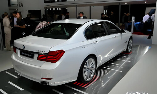 BMW 750i xDrive #13