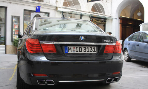 BMW 760 #8