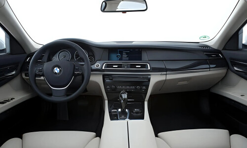 BMW 760i #7
