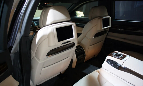 BMW 760i #11