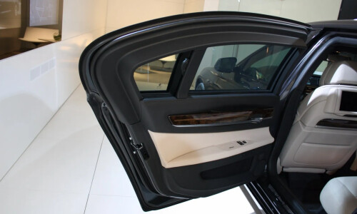 BMW 760Li High Security #8