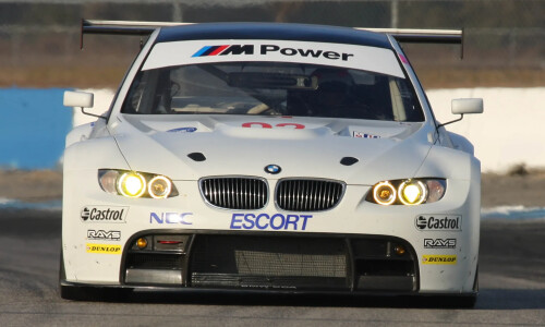 BMW M3 GTR #8
