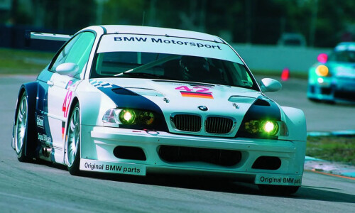 BMW M3 GTR #10