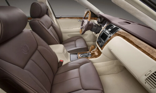 Cadillac DTS #10