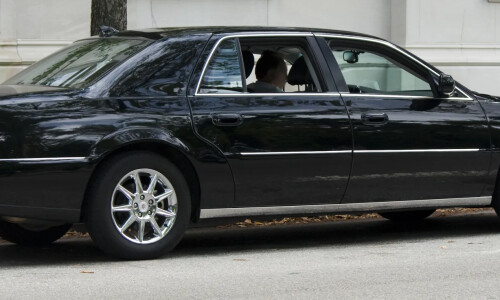 Cadillac DTS #13