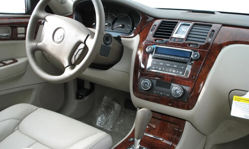 Cadillac DTS #15