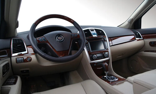 Cadillac SRX #13