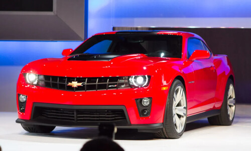 Chevrolet Camaro ZL1 #8