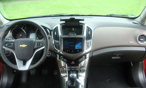 Chevrolet Cruze SW #3