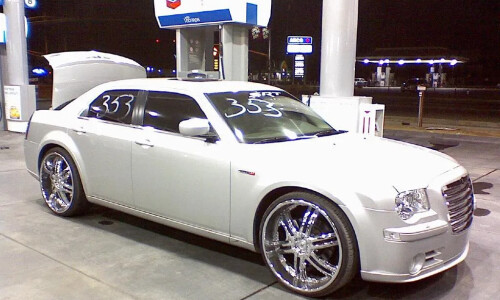 Chrysler 300C SRT8 #9