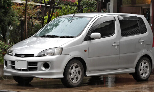 DAIHATSU YRV #1