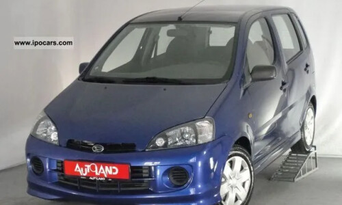 DAIHATSU YRV Top EDITION #1