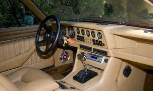 De-Tomaso Longchamp #16