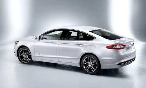 Ford Mondeo Hybrid #1