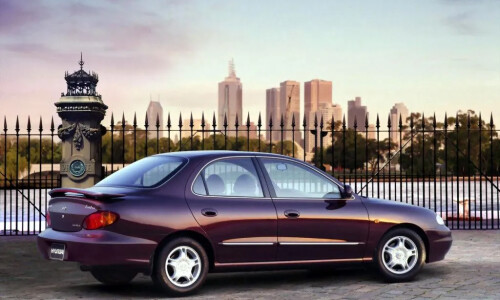 Hyundai Lantra #7
