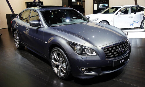 Infiniti M30d #4