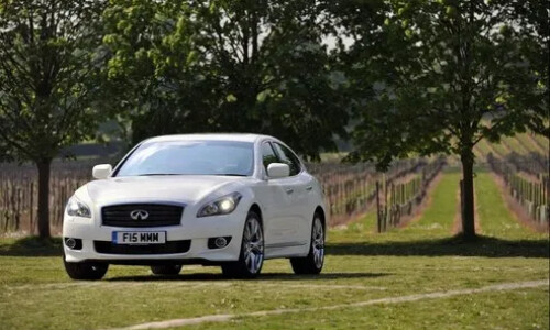 Infiniti M30d #8