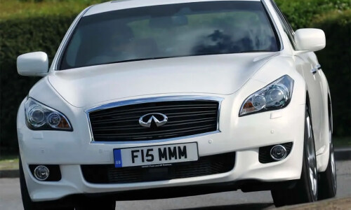 Infiniti M30d #9