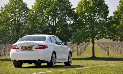 Infiniti M30d #15