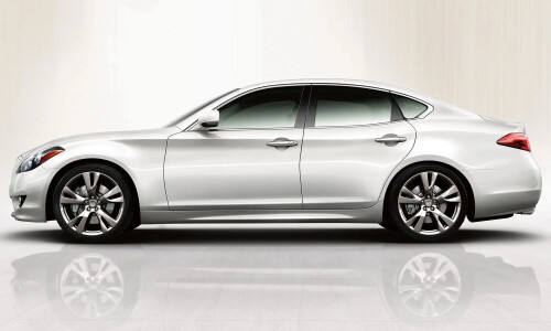 Infiniti M37 #1