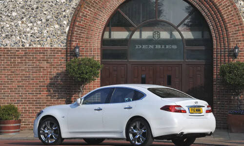 Infiniti M37 #9
