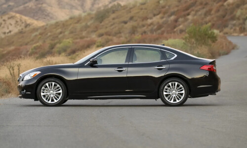 Infiniti M37 #10
