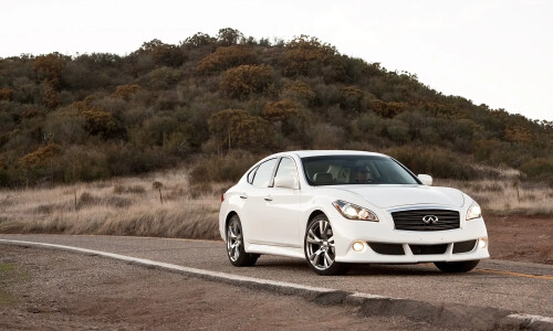 Infiniti M56 #2