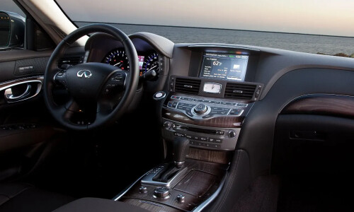 Infiniti M56 #5