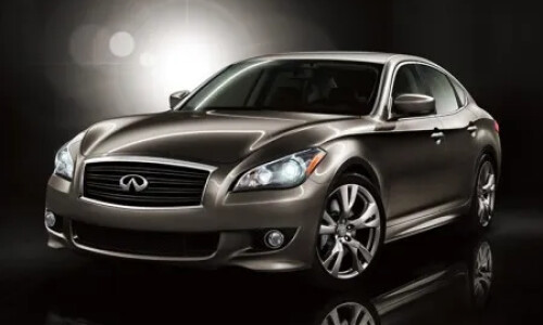 Infiniti M56 #8