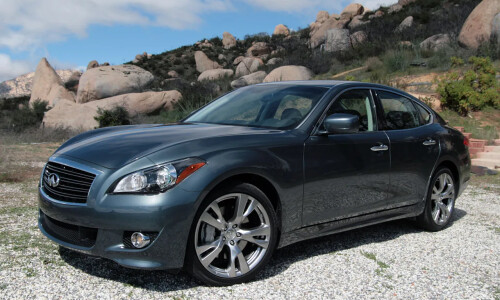 Infiniti M56 #9